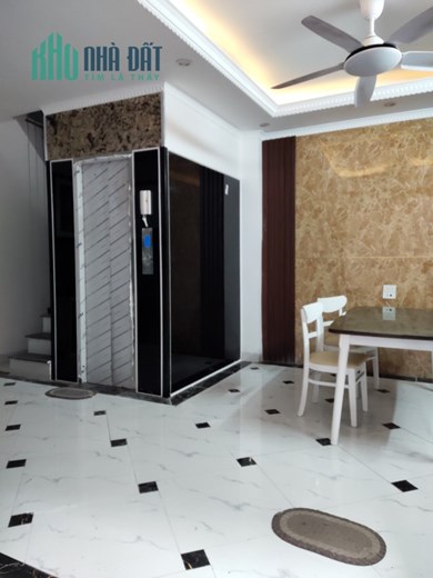 Bán nhà ngõ 279 Phố Đội Cấn, Hoàng Hoa Thám dt 35 m2 x 6 tầng Thang Máy giá 4,55 tỷ