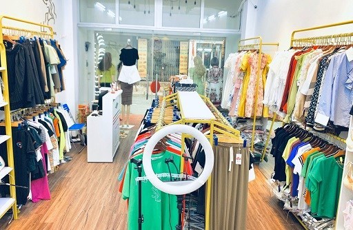 Cần Sang Nhượng Cửa Hàng Quần Áo Tại Mai Dịch, Cầu Giấy, Cửa Hàng Mới Tinh Thiết Kế Hiện Đại