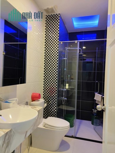 KHU DÂN CƯ VEN SÔNG VIP QUẬN 7 - KẾ NHÀ NGỌC TRINH - ĐẸP  LUNG LINH - NHỈNH 19 TỶ