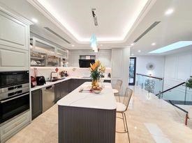 Bán gấp nhà Nguyễn Thị Định, Cầu Giấy, 80m2, 5 tầng, mặt tiền 5m, giá 21,5 tỷ, vỉa hè oto tránh.