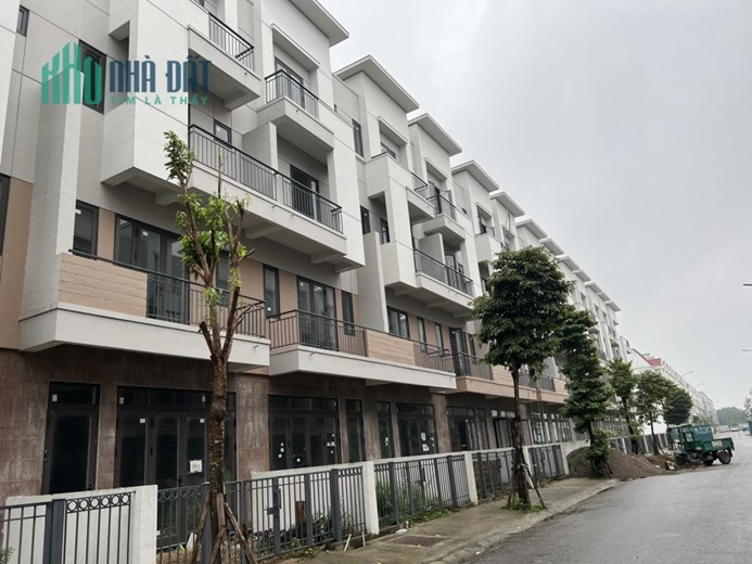Bán nhà 4 tầng giáp dân cư kinh doanh sầm uất Centa Diamond Từ Sơn chỉ hơn 3,5 tỷ