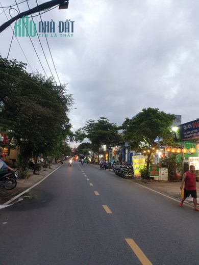 IẢM SÂU. CHỈ HƠN 13 TỶ CHO 229M. BIỆT THỰ SÂN KINH DOANH MẶT TIỀN 9M. ĐANG CÓ DÒNG TIỀN 27TR/T. LÊ