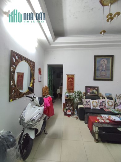 Nhà  Giải Phóng 110m x 4 tầng, mt: 5m, cạnh hồ, ngõ rộng, vỉa hè, kinh doanh