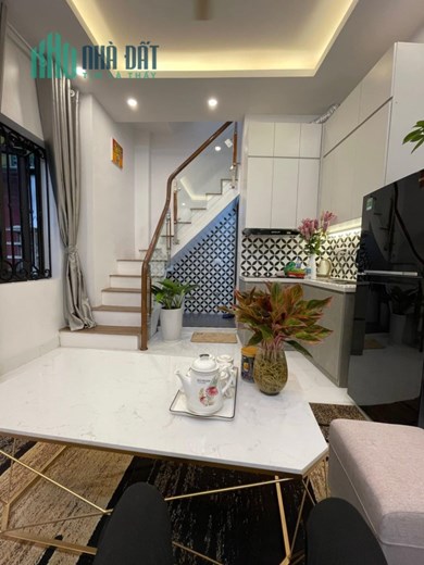 CHỈ HƠN 2 TỶ - NHÀ PHỐ VIP ĐỐNG ĐA - PHÂN LÔ - Ô TÔ CHẠY VÒNG QUANH - KINH DOANH ĐỈNH
