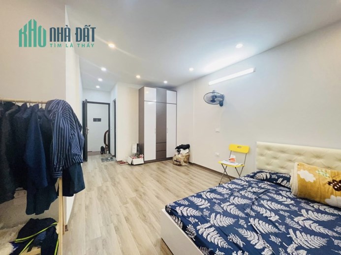 Xuất sắc. Nhà Minh Khai, Hai Bà Trưng, ô tô, kinh doanh, nội thất hiện đại. Diện tích 42m*3T, sổ