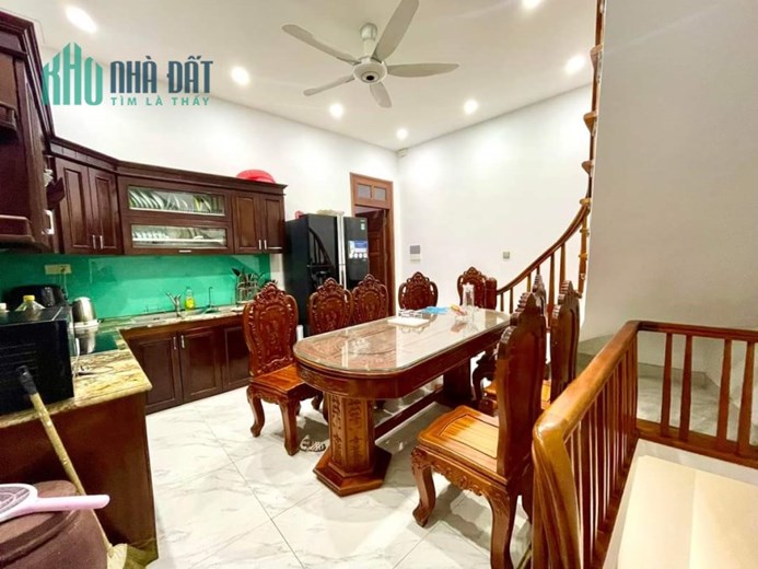 MỸ ĐÌNH - LÔ GÓC - MẶT NGÕ Ô TÔ KINH DOANH - NHÀ KIÊN CỐ.
CÁCH BẾN XE 2KM, SÂN VẬN ĐỘNG 1KM. TIẾP