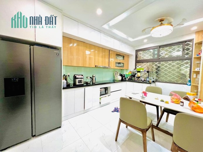 Hiếm. Phân Lô Lô Lạc Trung,  Hai Bà Trưng, tháng máy, kinh doanh, thoáng. DT 58M*5 T.