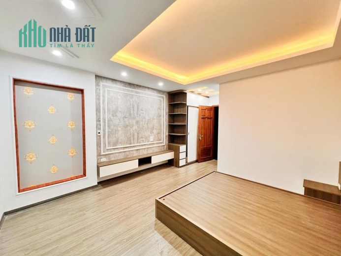 HIẾM. Nhà Hai Bà Trưng, lô góc, gần ô tô, ngõ thông kinh doanh. Diện tích 40m*5T* MT3.7m.