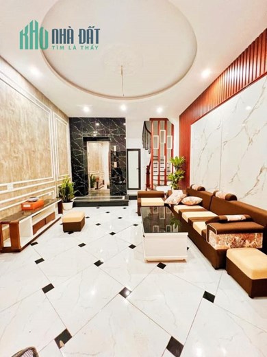 HIẾM. Nhà Hai Bà Trưng, lô góc, gần ô tô, ngõ thông kinh doanh. Diện tích 40m*5T* MT3.7m.