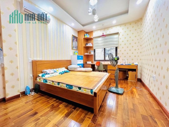 HIẾM. Nhà Hai Bà Trưng, lô góc, gần ô tô, ngõ thông kinh doanh. Diện tích 40m*5T* MT3.7m.