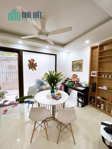Bán nhà Phố Huế - Bạch Mai, 48m2x5T, MT 5,2m, có thang máy, ngay sát phố - Giá 9.5 tỷ