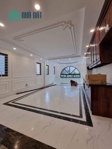 Nhà Thạch bàn 51m, thang máy, nội thất xịn sò, Long Biên
