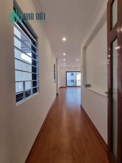 Nhà Thạch bàn 51m, thang máy, nội thất xịn sò, Long Biên