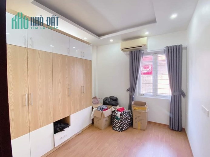 Cho Thuê Nhà Mặt Phố Kinh Doanh Nguyễn Văn Huyên, Cầu Giấy 65m2 Mặt Tiền 5m 6 Tầng Giá 35tr.
