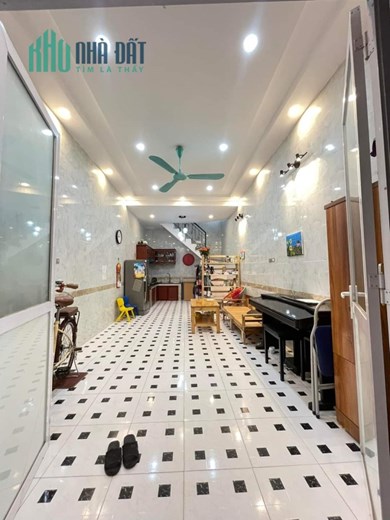 bán nhà đường Xuân Thủy - 35m2 x 3 tầng - nhà đẹp, ở luôn - lh 0364641141