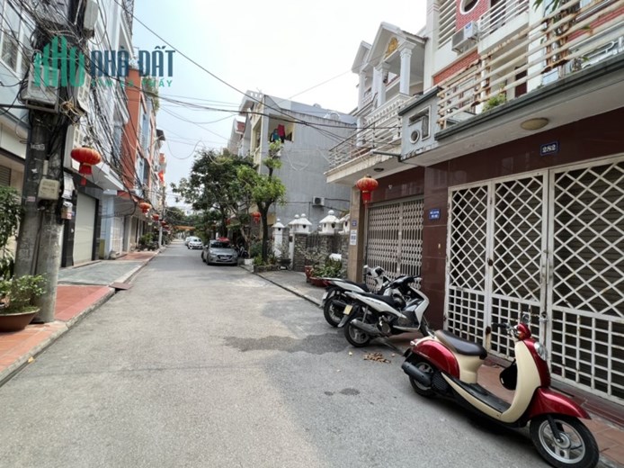 Bán nhà 4 tầng × 88,5 m2 phố Tô Vũ giá 4.2 tỷ