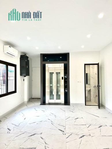 VÍP. Mặt phố Hai Bà Trưng , thang máy, kinh doảnh đỉnh, vỉa hè. Diện tích 43m, 5 tầng mặt tiền 4.2m.
