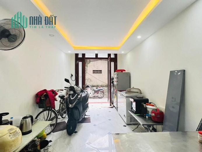 Bán nhà Chính Kinh-Thanh Xuân 32mx6 tầng-4PN-cách ô tô 50m giá 4,45 tỷ. ngõ thoáng