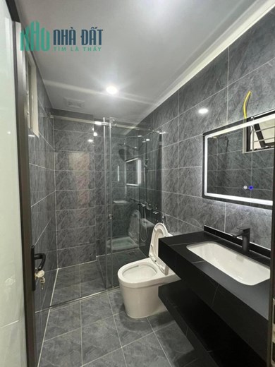 Bán nhà phố Ngọc Lâm, DT36m2, 5T, giá 3 tỷ 7 nhà mới, ô tô đỗ cửatrung tâm gần phố.