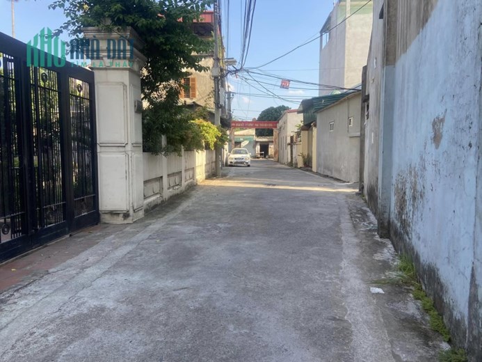 Bán nhà phố Ngọc Lâm, DT36m2, 5T, giá 3 tỷ 7 nhà mới, ô tô đỗ cửatrung tâm gần phố.