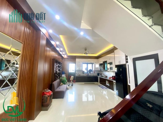 Giảm giá cực sâu , bán gấp căn nhà 3 tầng 1 tum đã hoàn thiện nội thất siêu đẹp.
 MÔ TẢ VỊ