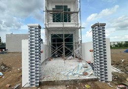CHỈ 890 TRIỆU  DỌN VÀO Ở NGAY NHÀ 4 PHÒNG NGỦ XÂY SẮP XONG, GẦN CHỢ BÌNH CHÁNH, KCN CẦU TRÀM