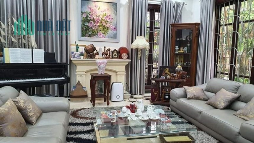 Toà nhà văn phòng Lạc Long Quân tầng thang máy, vỉa hè, đường rộng 12m, 106m chỉ 21.5 tỷ