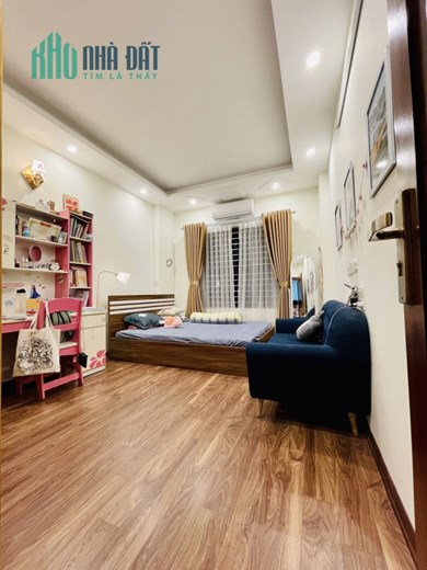 BÁN ĐẤT TẶNG NHÀ, THỤY KHUÊ 5T x 40M2, KINH DOANH BẤT CHẤP, Ở SƯỚNG
-	Nằm trên trục đường lớn sát