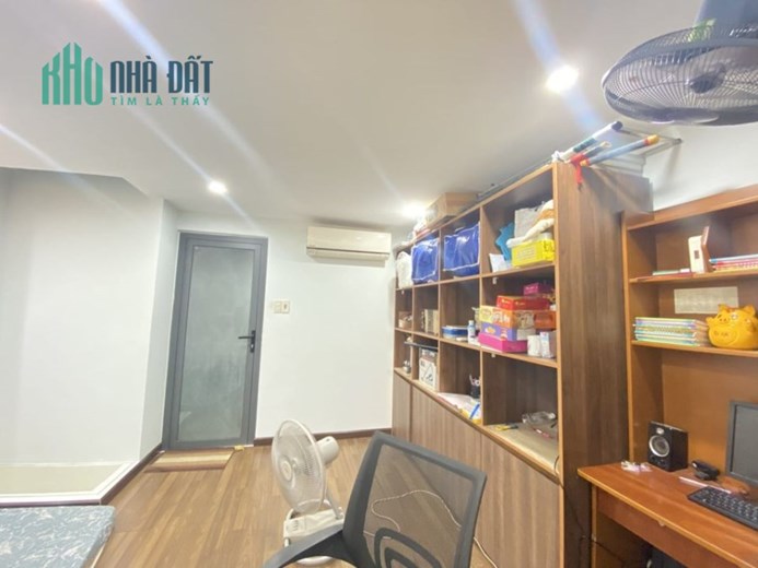 Giảm sốc 800 tr. Chỉ 3 tỷ 4 có ngay nhà 4 tầng Ngang 6m. Full nội thất sang xịn mịn. Sổ đỏ gởi ngân