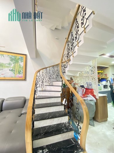Giảm sốc 800 tr. Chỉ 3 tỷ 4 có ngay nhà 4 tầng Ngang 6m. Full nội thất sang xịn mịn. Sổ đỏ gởi ngân