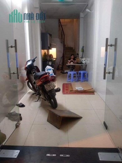 Cho thuê nhà Đống Đa, nguyên căn 100m 14 triệu.