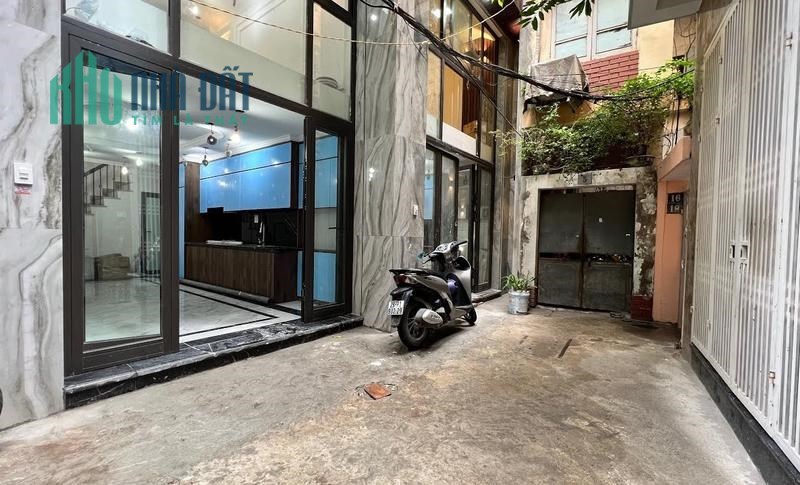 Kinh doanh cực tốt  Trung tâm Đống Đa, ô tô vào nhà, thang máy, mặt tiền rộng, vị trí đẹp, nhỉnh 10