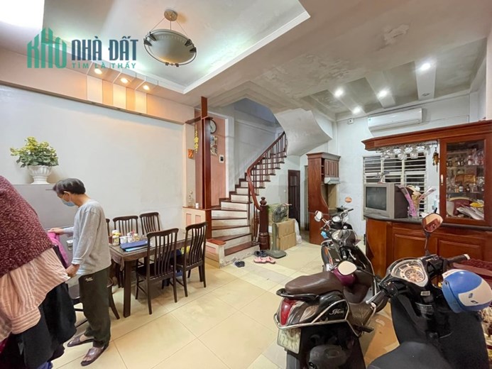 Cho thuê nhà ngõ phố An Dương, quận Tây Hồ, Hà Nội, đường ôtô