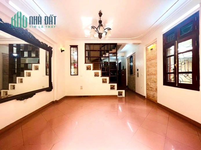 NHÀ  CẦU GIẤY. Ô TÔ VÀO - NHÀ KIÊN CỐ - Ô CHỜ THANG MÁY. TIỆN TÍCH ĐẦY ĐỦ.DIỆN TÍCH 79M2 4 TẦNG MT