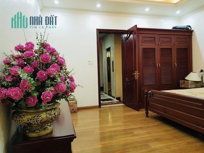 Bán nhà thang máy VIP Võ Chí Công Tây Hồ Hà Nội nhỉnh 40 tỷ.