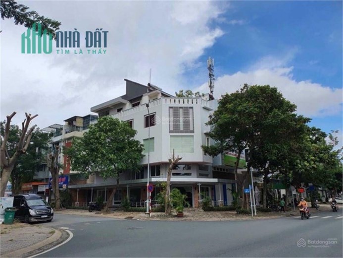 Căn góc 2 mặt tiền Hoàng Quốc Việt, P.Phú Mỹ