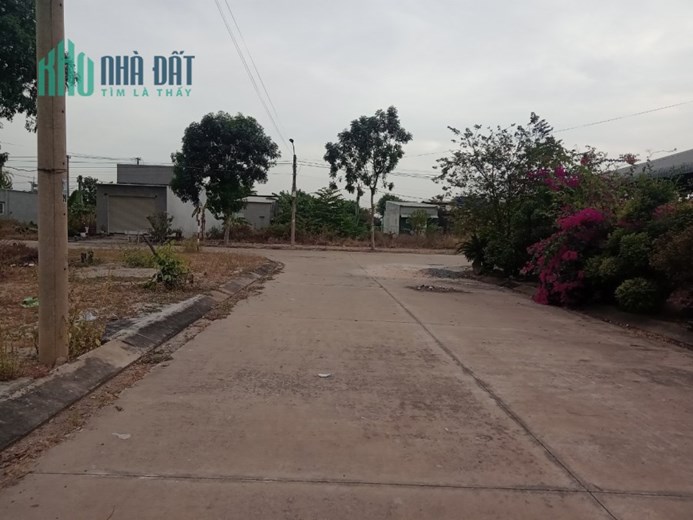 Bán lô đất mặt tiền đường D3, KDC Bạch Đằng, Tân Uyên, Bình Dương