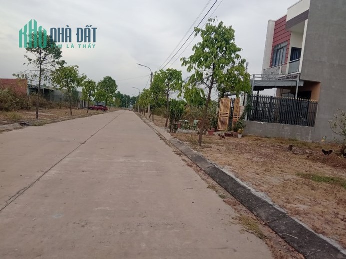 Bán lô đất mặt tiền đường D3, KDC Bạch Đằng, Tân Uyên, Bình Dương