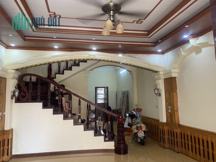 3 TẦNG P. VỆ AN- CẠNH BẾN XE- SÁT CHỢ-OTO ĐÕ CỬA- SỔ ĐỎ THƠM PHỨC- CHỈ NHỈNH 4 TỶ!