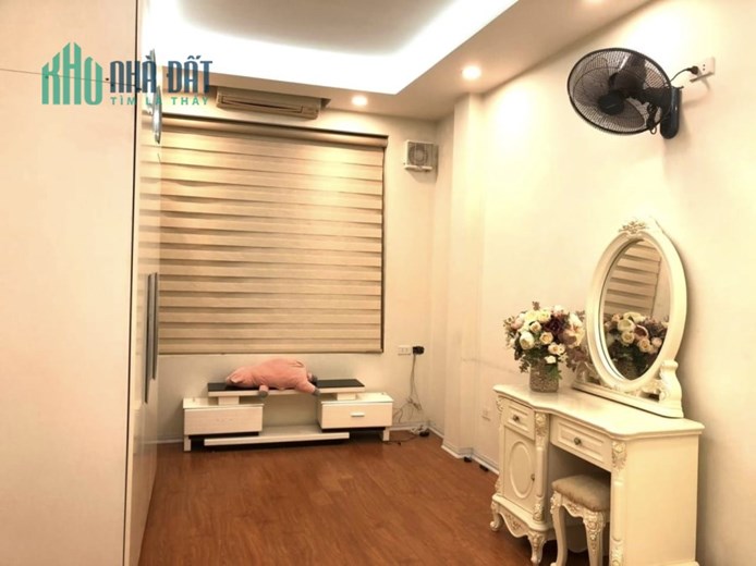 ĐỈNH. Nhà đẹp gần công viên Thống Nhất, tặng nội thất, 15m ra Ô TÔ tránh. Sổ nở hậu. DT 31m*7T*mặt