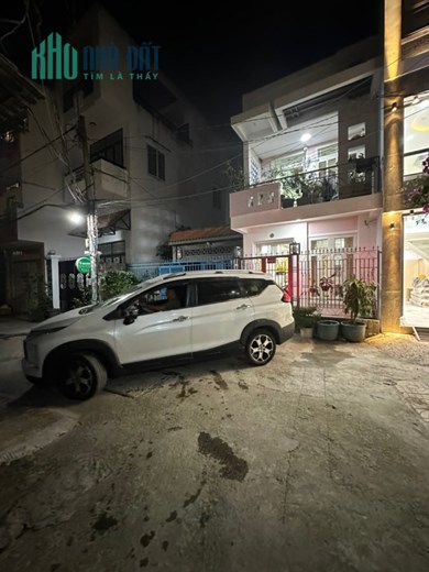 Hiếm Bán Nhà Lạc Long Quân- HXH - 40m2 - 3 tầng