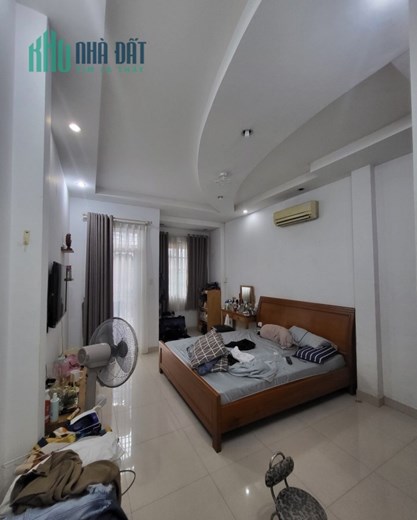 Hiếm Bán Nhà Lạc Long Quân- HXH - 40m2 - 3 tầng