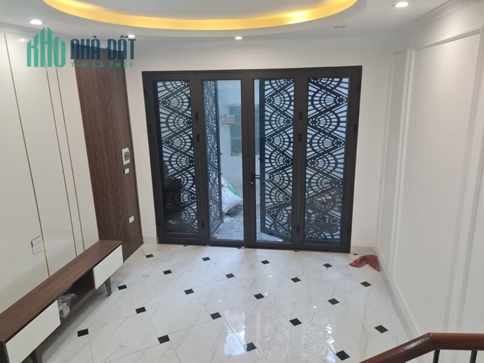 NHÀ MỚI Ở V.I.P-THỤY KHUÊ 35M x 5T, Ô TÔ, KINH DOANH BẤT CHẤP 4.2 TỶ
-	Nằm trên trục đường lớn sát