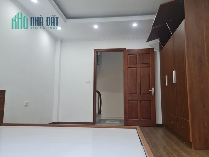 NHÀ MỚI Ở V.I.P-THỤY KHUÊ 35M x 5T, Ô TÔ, KINH DOANH BẤT CHẤP 4.2 TỶ
-	Nằm trên trục đường lớn sát