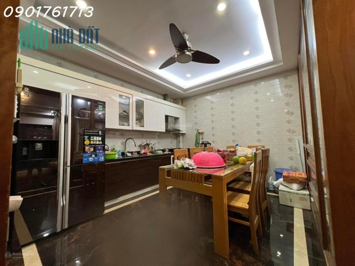 Bán nhà phố Cầu Giấy, ô tô kinh doanhgì cũng đỉnh, 15m ra phố, 60m2m2, hơn 10tỷ.
