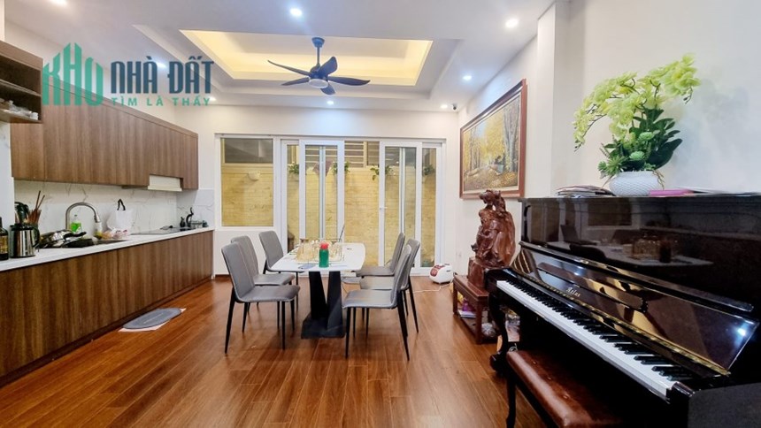 SIÊU PHẨM NHÀ ĐẸP - PHÂN LÔ PHỐ VIP - OTO ĐỖ SÁT CỔNG - TẶNG FULL NỘI THẤT.