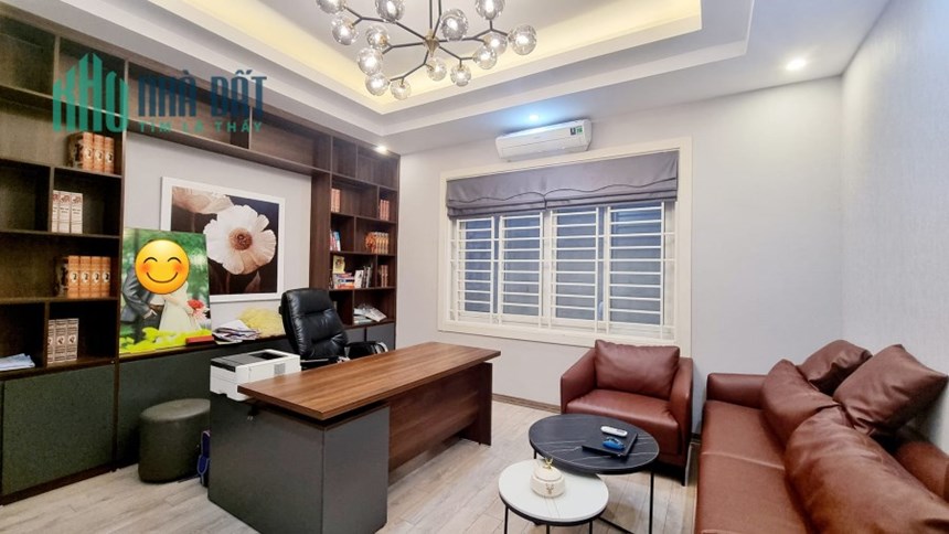 SIÊU PHẨM NHÀ ĐẸP - PHÂN LÔ PHỐ VIP - OTO ĐỖ SÁT CỔNG - TẶNG FULL NỘI THẤT.