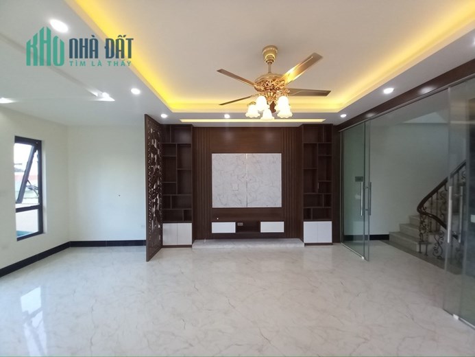 55m 7 Tầng Lô Góc Phố Hoàng Hoa Thám. Nhà Thang Máy Gần Ô Tô Giá Đầu Tư. Chủ Cần Bán Gấp.