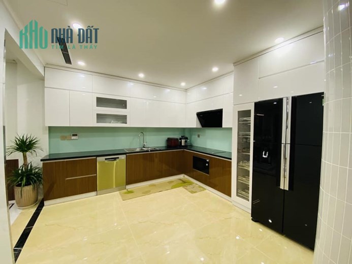 Bán nhà Giải Phóng cực đẹp, Ô tô, 78 m2, 8T, TM, nhĩnh 18 tỷ.