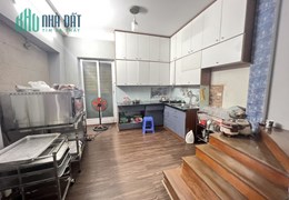 Cho thuê nhà Võng Thị, Tây Hồ 60m Mới Đẹp 3 ngủ 12tr/tháng. Có sân rộng. 0983562893